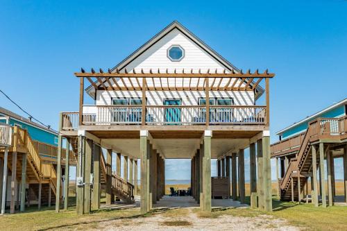 Lake2Sea - Spacious Retreat, Gulf & Waterway View!
