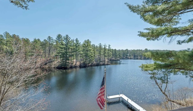 Lakefront 3 bed room property in Freedom, NH
