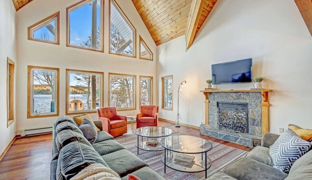 Lakefront, 4000sq/f, Gym, Beach, Hot Tub, Sauna