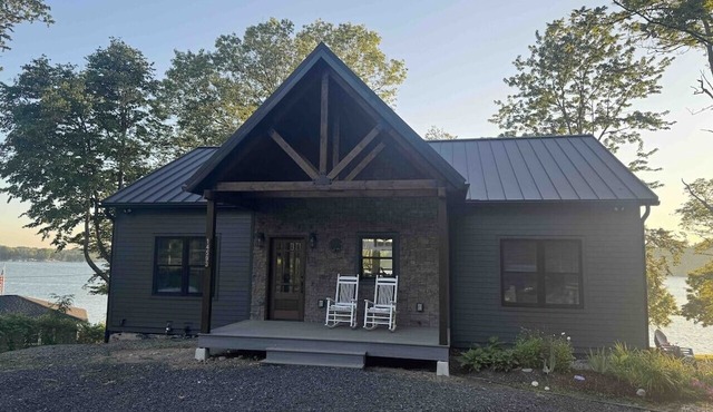 Lakefront 5 King Beds + Private Dock + Screen Porch + Pet Friendly