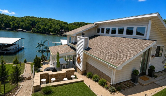 Lakefront 5BD/3BA/Dock/Firepit/Pet Friendly-17PP