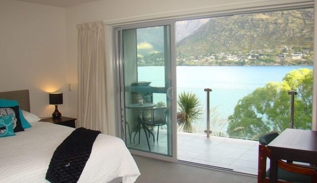 Lakefront Apartment w Magnificent Lake & Mt Views, option to rent Car & Mt.Bikes