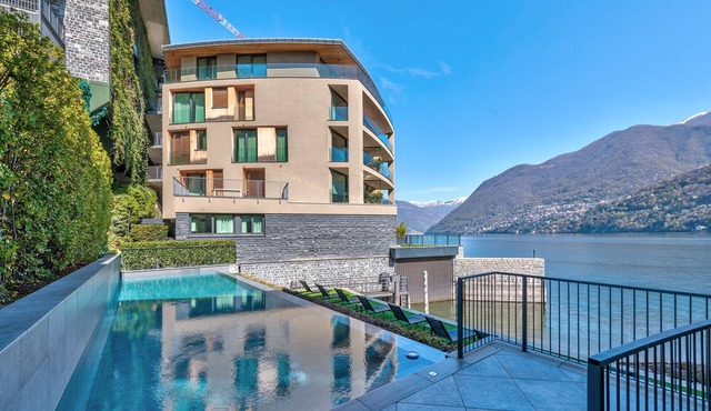 [Lakefront Apartment]