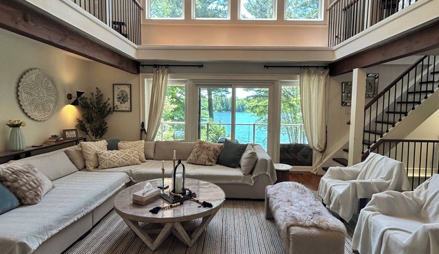Lakefront Bliss:Luxury,Comfort and unforgettable views-7bedroom w/hot tub