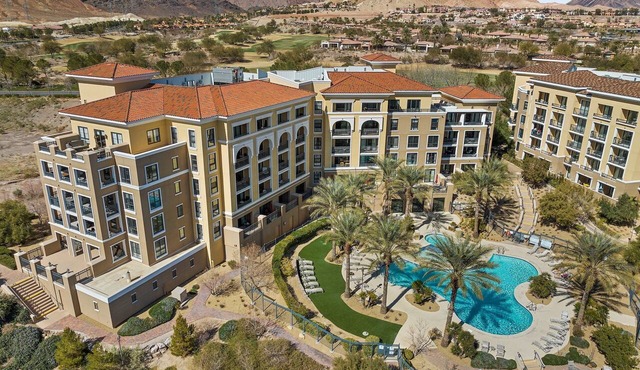 Lakefront Bliss Stunning Views & Peaceful Vibes