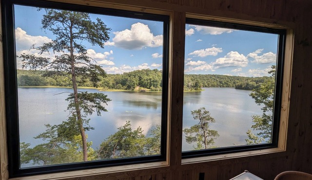 Lakefront Cabin - Elevated Design and Breathtaking Views