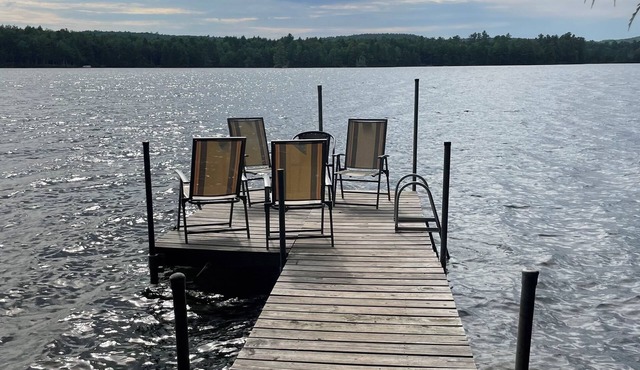 Lakefront Cabin on Echo Lake, Mount Vernon. Private dock. On the Lake!