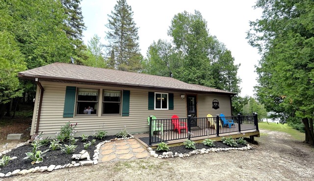 Lakefront Cabin on the trails in St.Ignace (Chain Lake Hideaway)