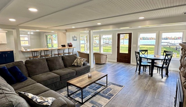 Lakefront Cabin, Sleeps 14, Skiing, Snow trails, Fire Pit