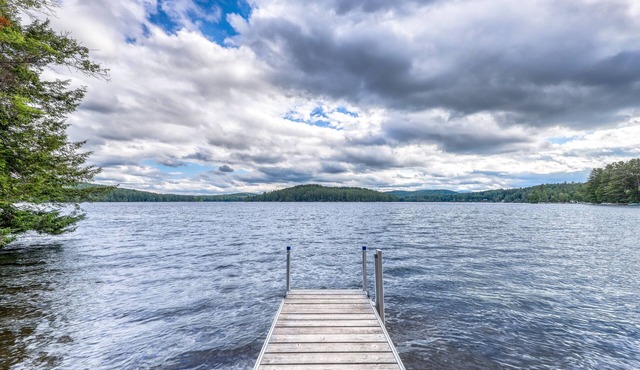 Lakefront cabin with beautiful views, lake and beach access