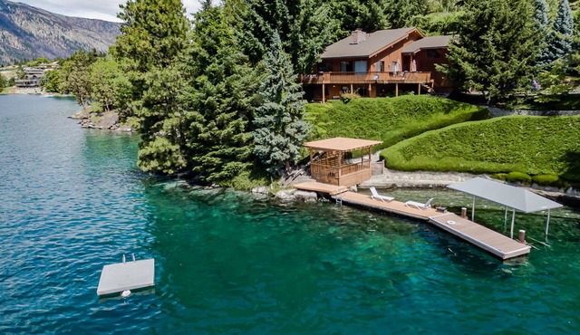 Lakefront Cabin with Breathtaking Views, Free WiFi, Fireplace, and Private Dock