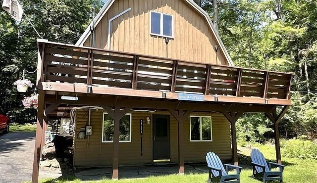 Lakefront Cabin with Game Room and Private Deck in Maine