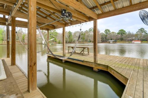 Lakefront Camp Creek Retreat w/Dock