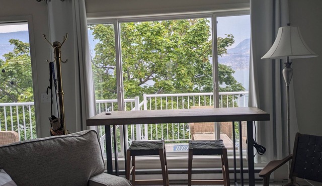 Lakefront charming apartment in downtown Kelowna, the best location in the city.