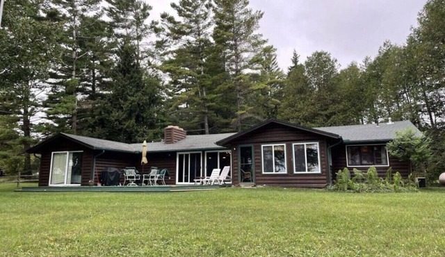 Lakefront Cottage with 100ft Private Sandy Beach!