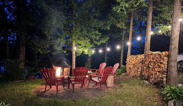 Lakefront cottage located on a wooded and peaceful lot