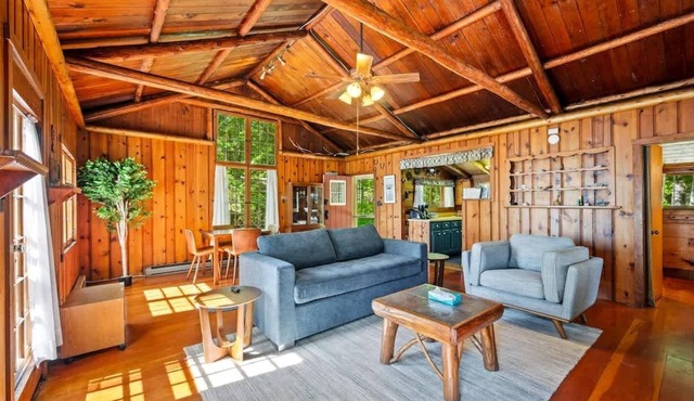Lakefront Cottage · Sunrise Views · Jacksonport