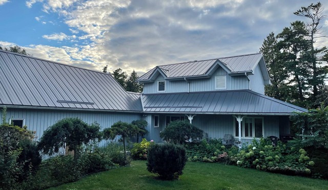 Lakefront Cottage w/Hot Tub, BBQ Grill, Patio, Fire Pit, Dock, Sauna, Fire Place