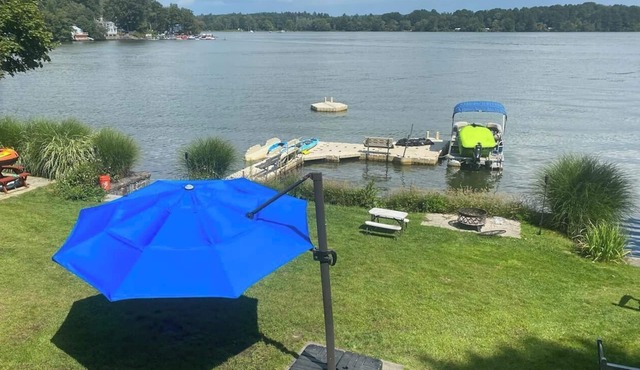 Lakefront Cottage w/Dock, Kayaks
