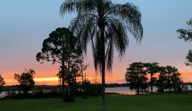 Lakefront Cottage with Dock and Sunset Views, Mount Dora