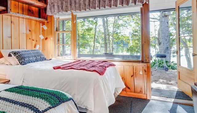 Lakefront Couples Cabin - South Turtle Lake - Dock, Rowboats & Musky Fishing