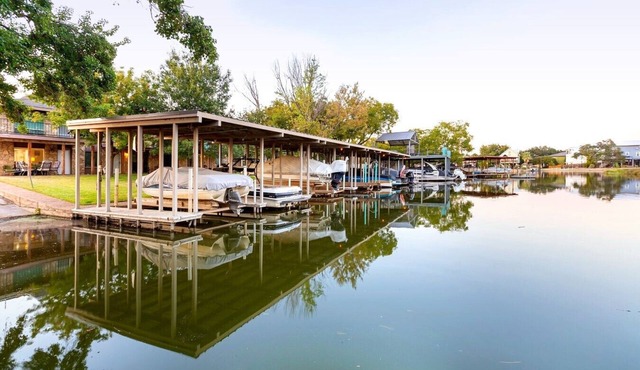 Lakefront Escape~Dock Access~Patio~Lake LBJ