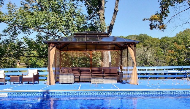 Lakefront Family Retreat~Private Pool~Game Room