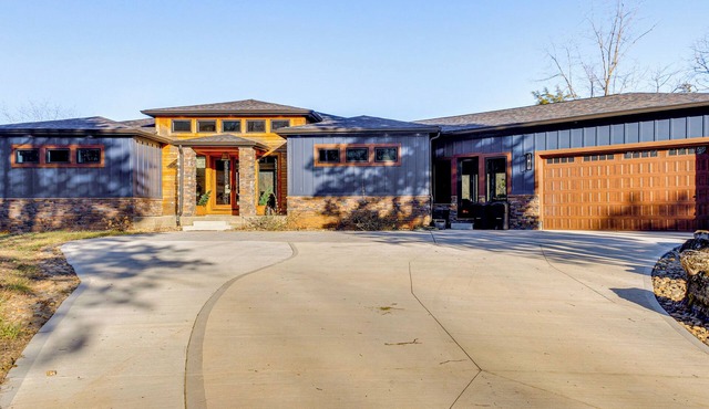 Lakefront Gem: Dock & Hot Tub in Jacksboro