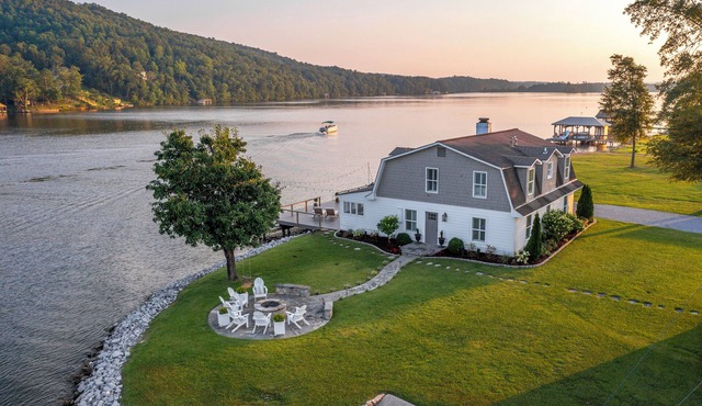 Lakefront Getaway w Fishing + Views & Firepit. Relax, Reset + Recharge