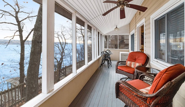 Lakefront getaway with a private dock, full kitchen, sunroom, & deck