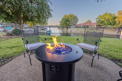 Lakefront Granbury Getaway