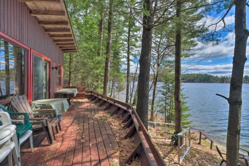 Lakefront Hartford Cabin w/Canoe & Boat Ramp