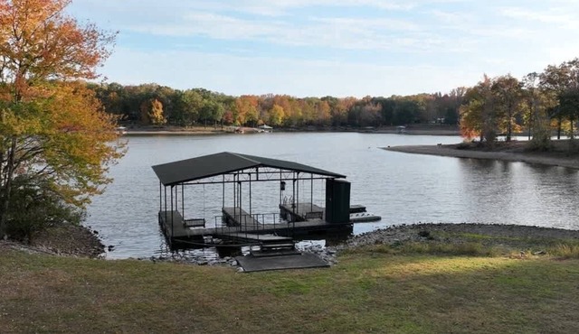 Lakefront Haven Dock, Fishing, Swim