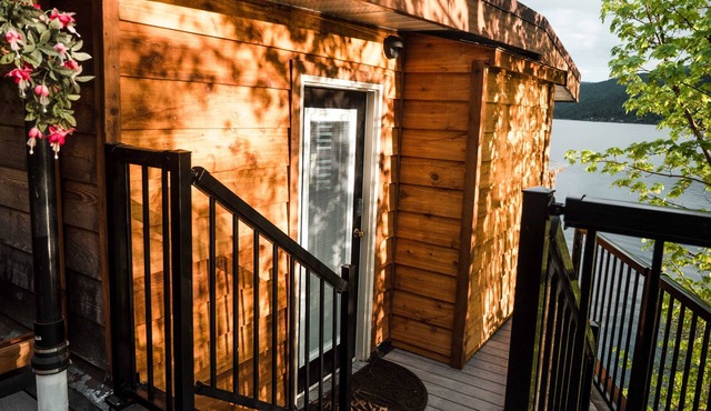 Lakefront Hideaway w/beautiful views, quiet area, private lake access & dock!