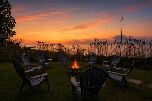 Lakefront Home in Madison - Private Beach