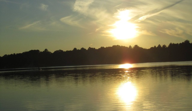 Lakefront home-large beach & yard, clear water-RELAX & build memories- sleeps 12
