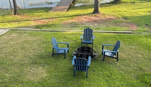 Lakefront Home - Relaxing Escape