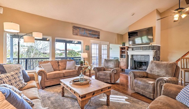 Lakefront Home w/ Point Venture Golf Access!
