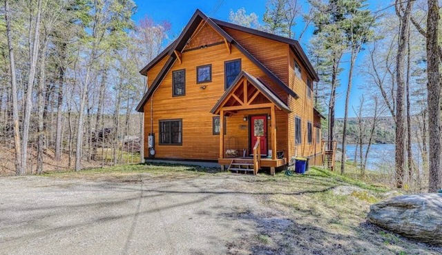 Lakefront home with amazing views, fireplace, firepit, & gas grill