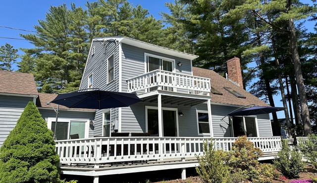 Lakefront home with deck, game room, washer/dryer, grill, dock, & views
