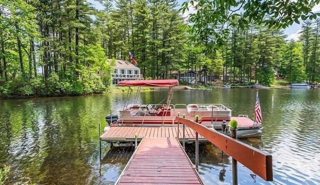 Lakefront Home with Private Dock, Kayaks/SUPs and beautiful spring and summer views.