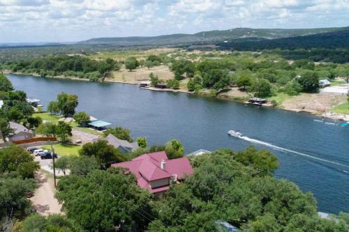 Lakefront Home with WiFi, Entertainment, Dock & Lake Views - Dogs OK