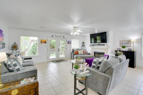 Lakefront Hot Springs Condo w/Dock Access & Views