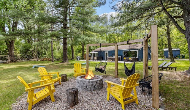 Lakefront: Hot Tub, Sauna, Firepit & Pontoon Fun