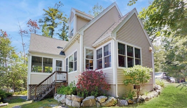 Lakefront house with beautiful & scenic lake views, private dock and kayaks
