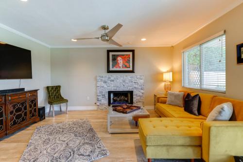 Lakefront Living! Huge Phoenix Home w/Pool Table