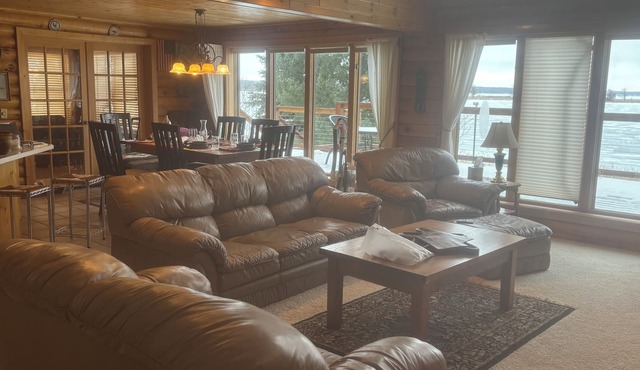 Lakefront Log Home on Leech Lake Sleeps 11