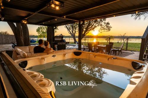Lakefront Luxe 5BR 2Bath Home with Pool & Hot Tub