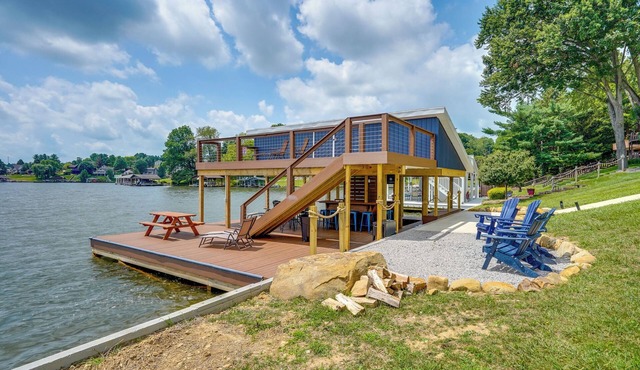 LAKEFRONT LUXURY HAVEN: LAKE HOME ON APPLE VALLEY LAKE IN OHIO w/PRIVATE DOCK