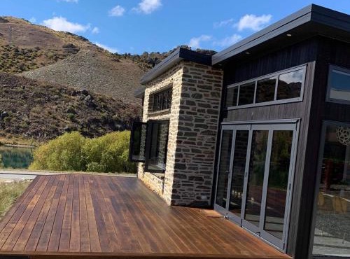 Lakefront Luxury In Old Cromwell *New 3BR Home*